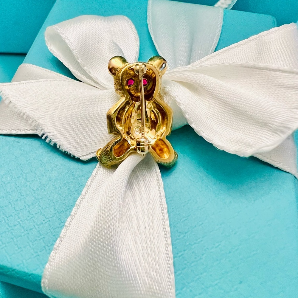 ❌❌SOLD ❌❌♥️ 18K Yellow Gold Diamond Ruby Teddy Bear Brooch Pin ♥️
Diamond Ruby - Picture 8 of 9